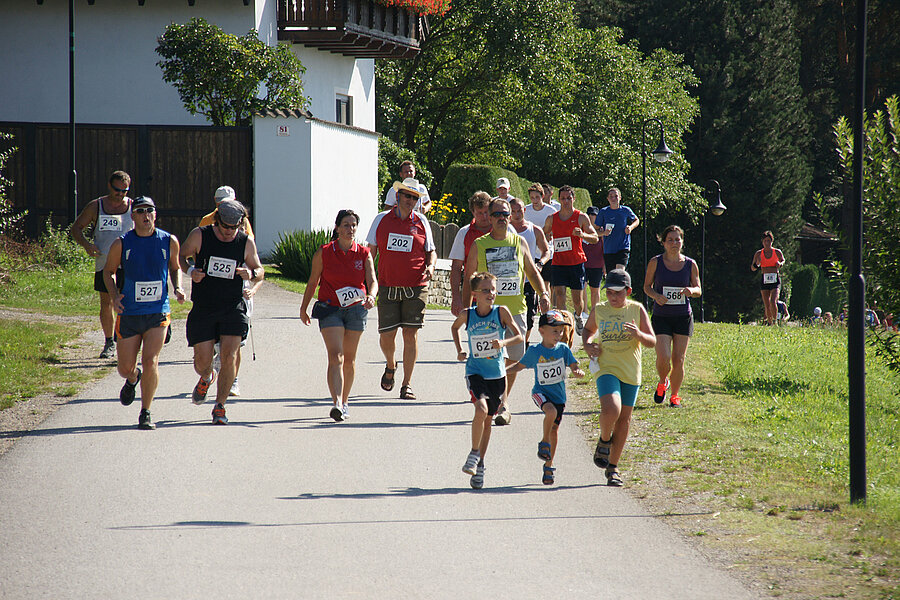 Gruppe von Läuferinnen und Läufern