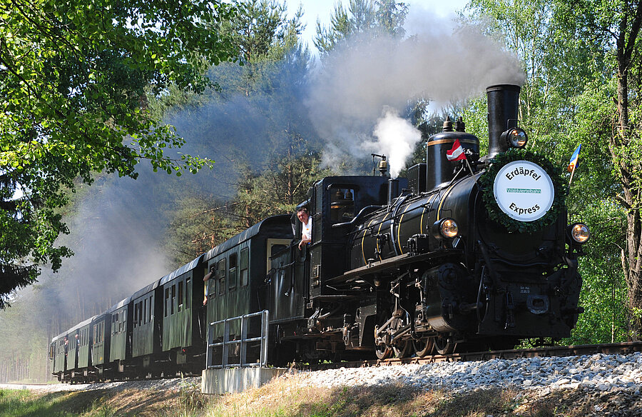 Rauchende Dampflokomotive