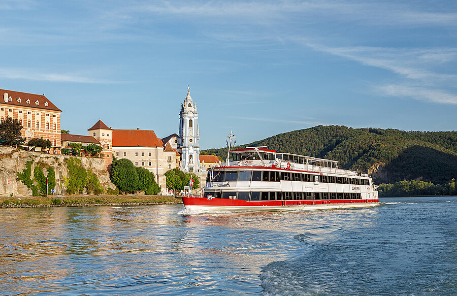 DDSG Schiff vo Stift Dürnstein