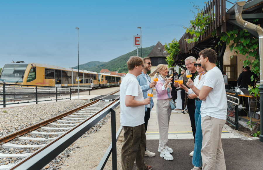 Ausgsteckt am Bahnhof